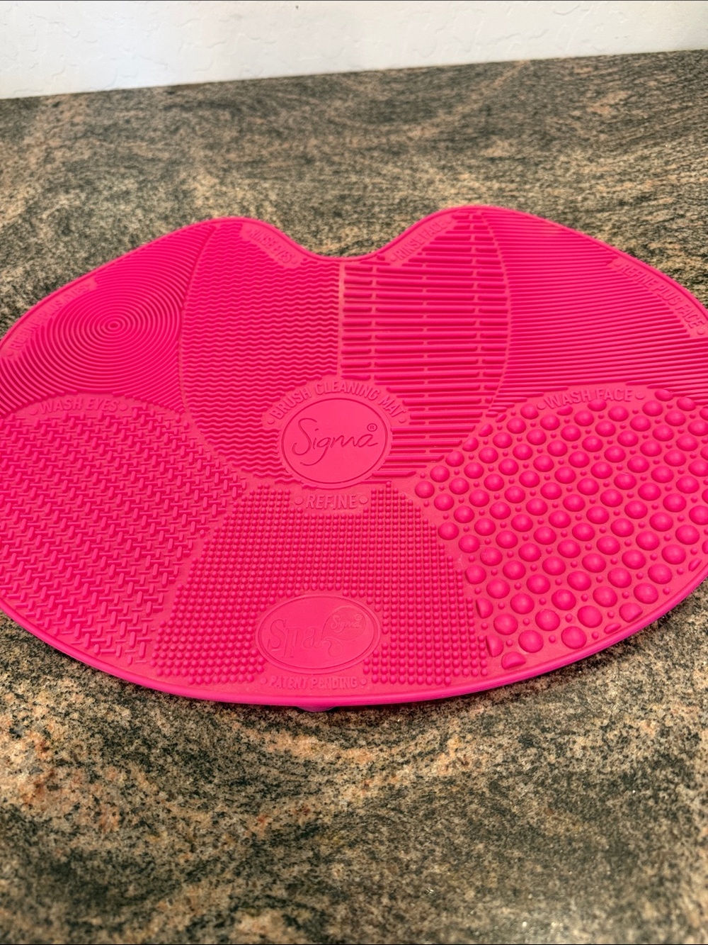 Sigma Beauty Hot Pink Brush Cleaning Mat with Brush Case - Picture 2 of 13